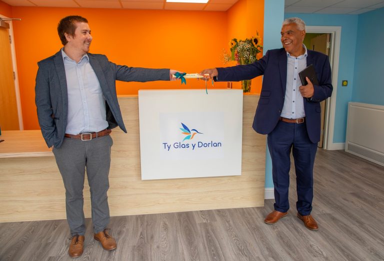 Bron Afon hands over keys…