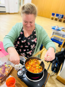 helping working families Torfaen, One Pot Wonders cooking group